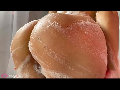 ❤️ Brunette onanerer fitte med vibrator til intens orgasme i dusjen ☑ Vakker porno hos oss ❤