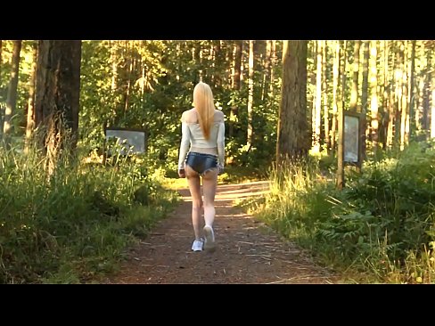 ❤️ Vakker kvinne beveger seg sakte, ikke nakenvideo ☑ Vakker porno hos oss ❤